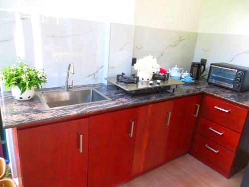 مطبخ, Villa Nadika in وسط مدينة بيروالا