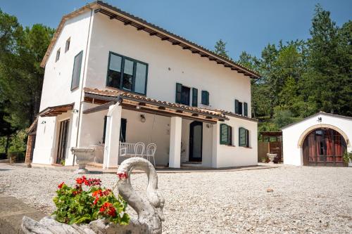 A szálláshely kívülről, Villa Maline - Hidden in Nature, Jacuzzi & Sauna in Loro Piceno