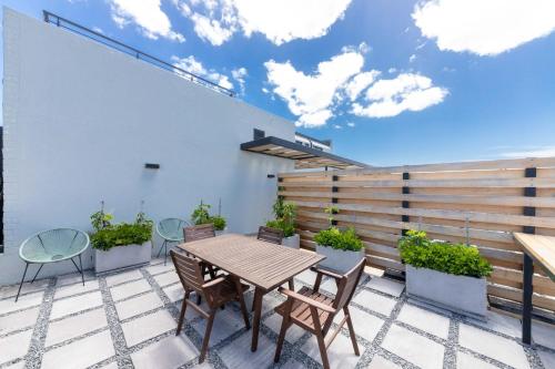 Central and Modern 1 Bedroom Apartment in Sea Point - image 3