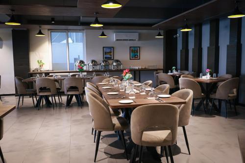 Restaurant, Destination Hotel Gilgit in Gilgit