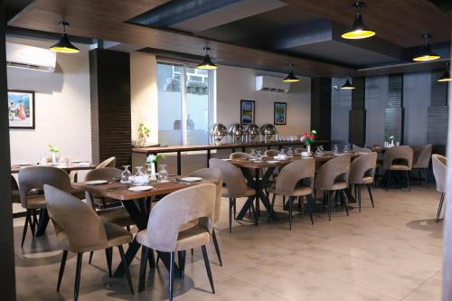Restaurant, Destination Hotel Gilgit in Gilgit