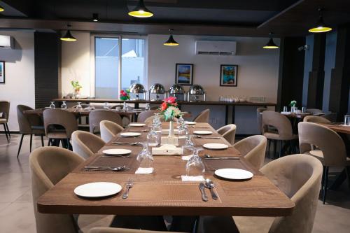 Restaurant, Destination Hotel Gilgit in Gilgit