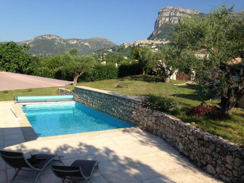 Piscine privée avec vue