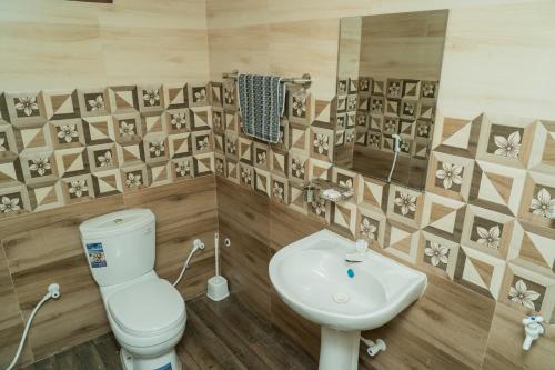 Nilaveli Beach Bungalow - image 4