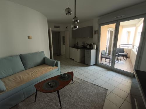 1 Bedroom Air-Conditioned Apartment Beach Wi-Fi