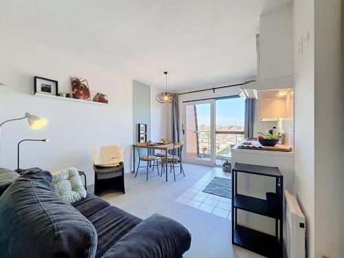 Studio Deauville with pool & balcony by Interhome - Location saisonnière - Bredene