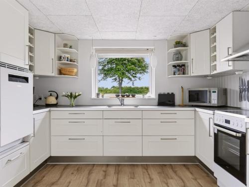 Kitchen, Holiday Home Glum - 300m from the sea by Interhome in Haderslev
