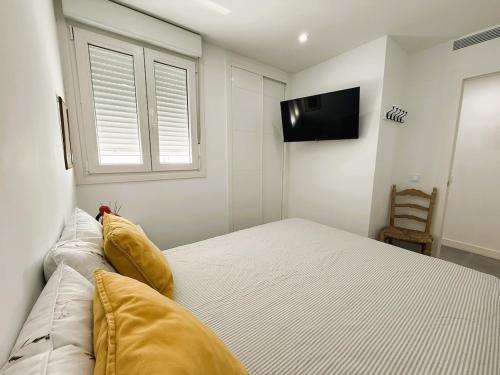 Luxury beach penthouse with Jacuzzi - image 4