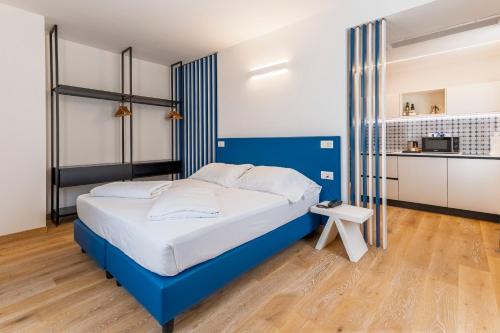lillil - Popping Holiday in Riva Del Garda City Center