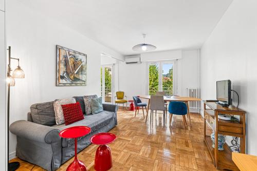 Comfortable & Bright 2 Bedroom