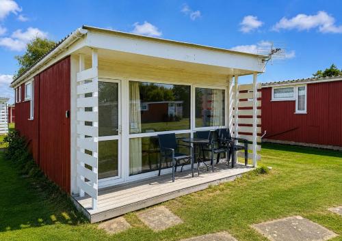Lovely 4 Berth Chalet At Cedar Springs Park In Heacham, Norfolk Ref 92031Cs in هونستانتون