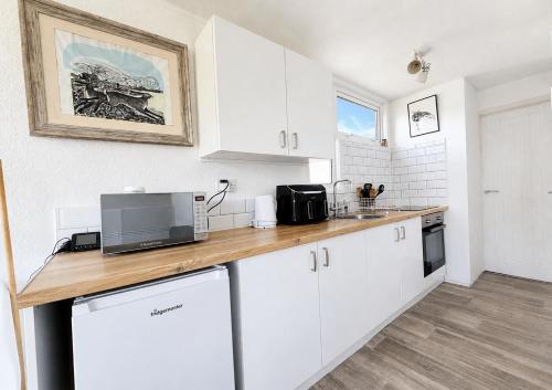 Lovely 4 Berth Chalet At Cedar Springs Park In Heacham, Norfolk Ref 92031Cs in هونستانتون