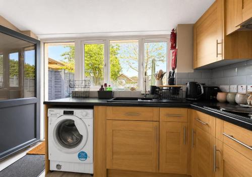 virtuve, Stunning Cottage With A Private Hot Tub And Sauna In Norfolk Ref 99003Ac in Lessingham