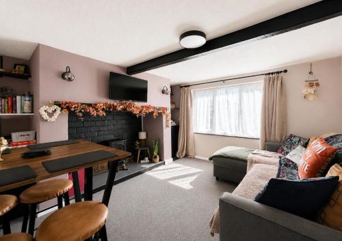 Stunning Cottage With A Private Hot Tub And Sauna In Norfolk Ref 99003Ac in Lessingham
