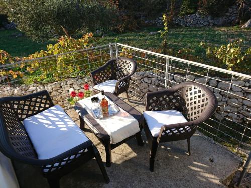 Holiday Home Vollständig eingerichtetes Haus mit privater Sonnenterrasse by Interhome (Holiday Home Vollstandig eingerichtetes Haus mit privater Sonnenterrasse by Interhome) in Vučevica