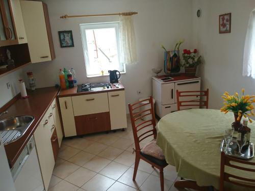 Holiday Home Vollständig eingerichtetes Haus mit privater Sonnenterrasse by Interhome (Holiday Home Vollstandig eingerichtetes Haus mit privater Sonnenterrasse by Interhome) in Vučevica