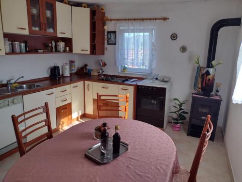 Holiday Home Vollständig eingerichtetes Haus mit privater Sonnenterrasse by Interhome (Holiday Home Vollstandig eingerichtetes Haus mit privater Sonnenterrasse by Interhome) in Vučevica