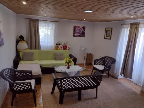 Holiday Home Vollständig eingerichtetes Haus mit privater Sonnenterrasse by Interhome (Holiday Home Vollstandig eingerichtetes Haus mit privater Sonnenterrasse by Interhome) in Vučevica