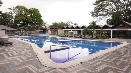 Swimming pool, Hotel & Casino Internacional Valencia in El Vinedo Valencia