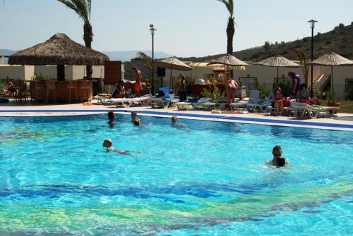  Evoteli Group Turquoise 2+1 Göl Manzaralı Daire in Bogazici