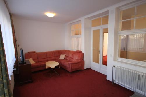 1 king bed, 1 sofa bed