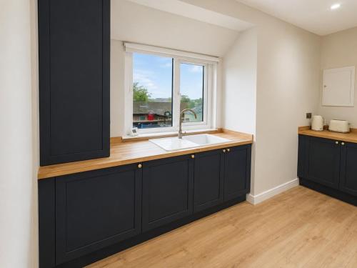 Modern 2 BDR in Prestwick - Sleeps 6 - Parking in Prestwick