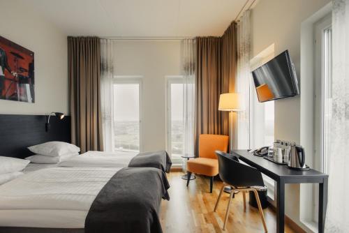 3 twin beds
