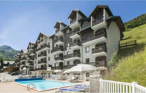 Úszómedence, Appartement avec piscine - Vue montagne - 4 voyageurs in Saint-Jean-de-Maurienne