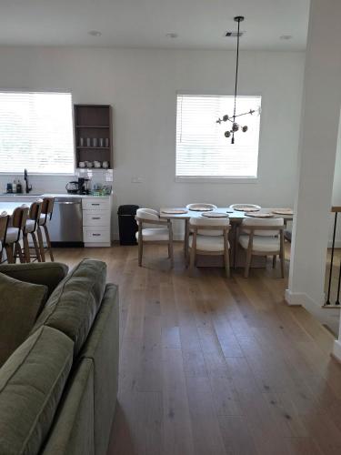 Modern Retreat, 3 minutes from downtown in Houston
