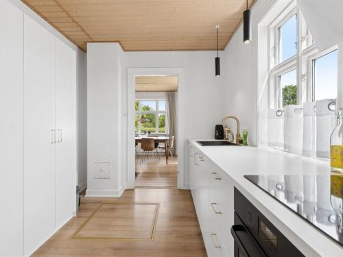 廚房, Holiday Home Toivo - 300m from the sea by Interhome in 斯諾厄拜克