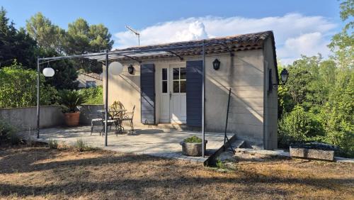 Le Mazet provençal (Le Mazet provencal) in La Destrousse