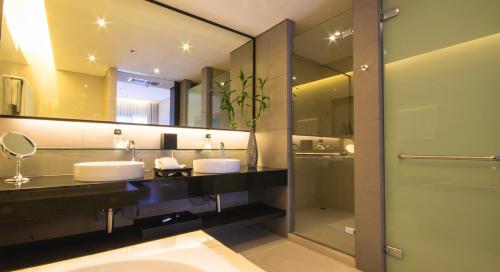 room detail thumbnail 2