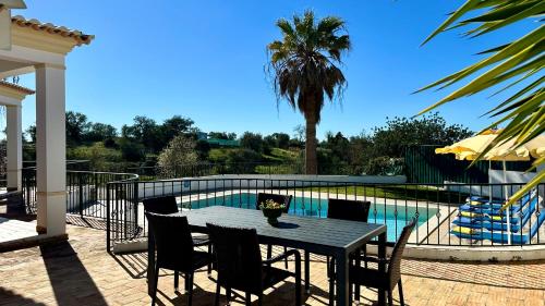 Abby - Private Pool - 11 Guests - Albufeira in Paderne