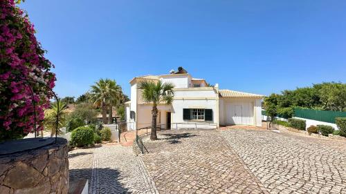 Abby - Private Pool - 11 Guests - Albufeira in Paderne