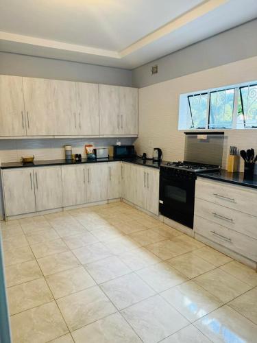 Mpande - The Roots Your Home Away from Home in มาโกโกบา