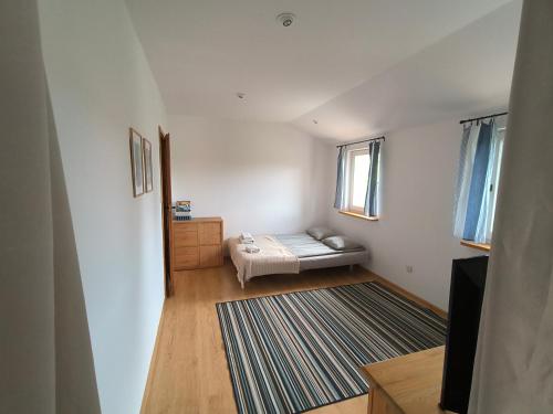 1 double bed, 1 twin bed