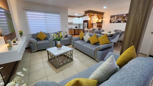 Casa familiar de 2 pisos en condominio privado in Ricaurte
