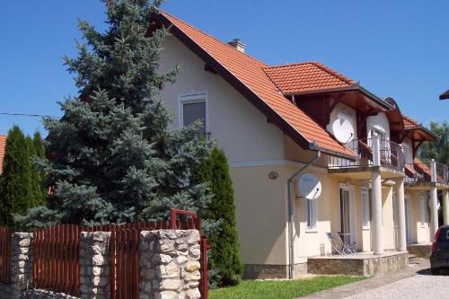  Sunny Apartment, Pension in Kehidakustány