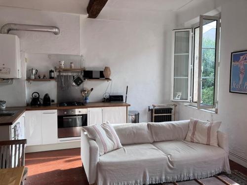 Cosy and authentic apartment in old Antibes