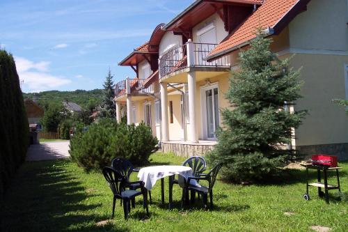  Sunny Apartment in Kehidakustány