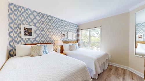 212 Barrington Court - image 4