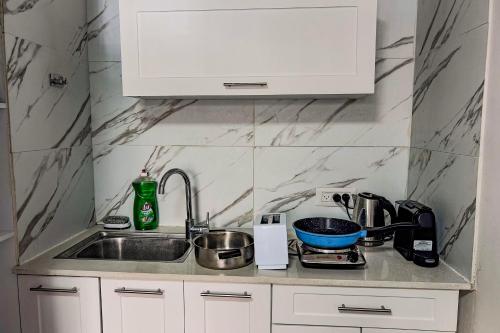 Faciliteiten, Studio with Terrace & Free Parking in Herzliya