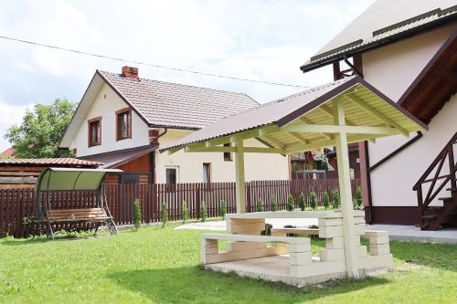 Iekārtas, Olviya in Mykulychyn