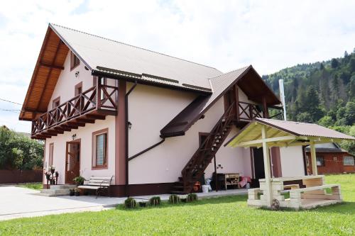 Viesnīcas āriene, Olviya in Mykulychyn