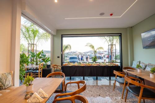 WG Hotel Lake View - image 3