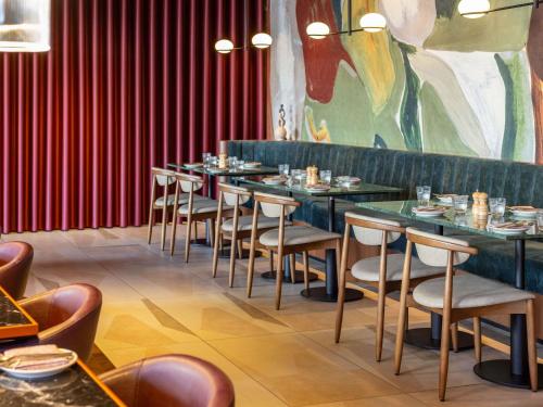 Ресторант, TRIBE Den Haag Centraal in Хага