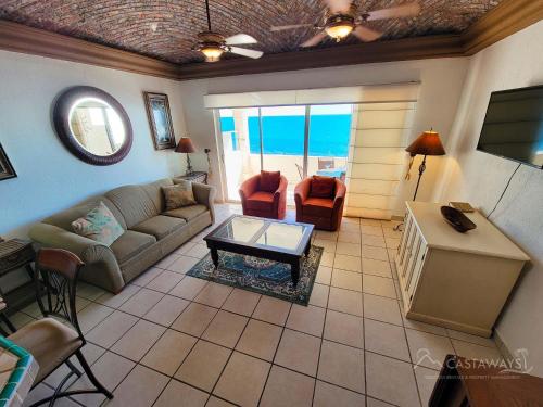 Family Condo Sea View Sleeps 11 Pool & Spa