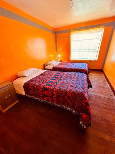 2 twin beds