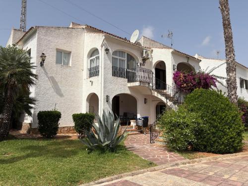Apartamento con 2 Habitaciones, Coqueto, Acogedor en Calablanca