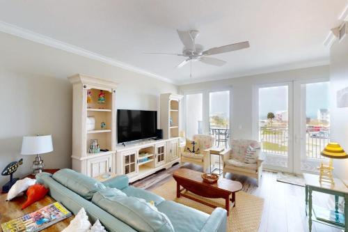 Waterfront condo with pool hot tub furnished lanai fireplace & chic furniture